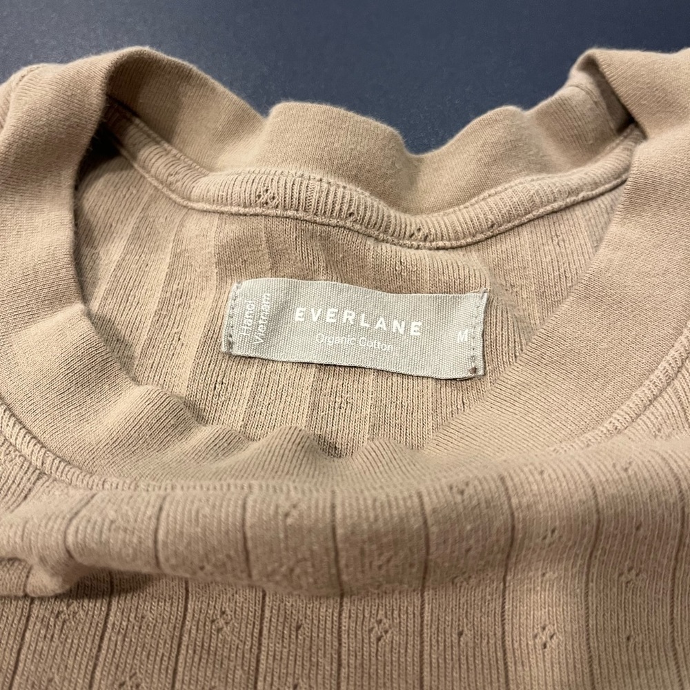 Everlane Tan Tee Shirt Top M 100% Organic Cotton - Picture 4 of 4